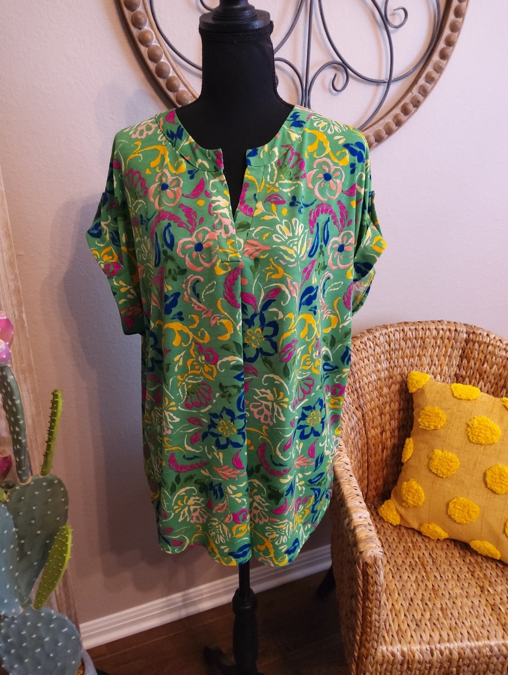 Dear Scarlett Green Floral Split-Neck Tunic
